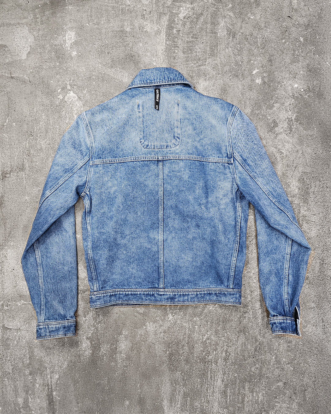 THE TRUCKER JACKET IN LIGHT FADED INDIGO DENIM