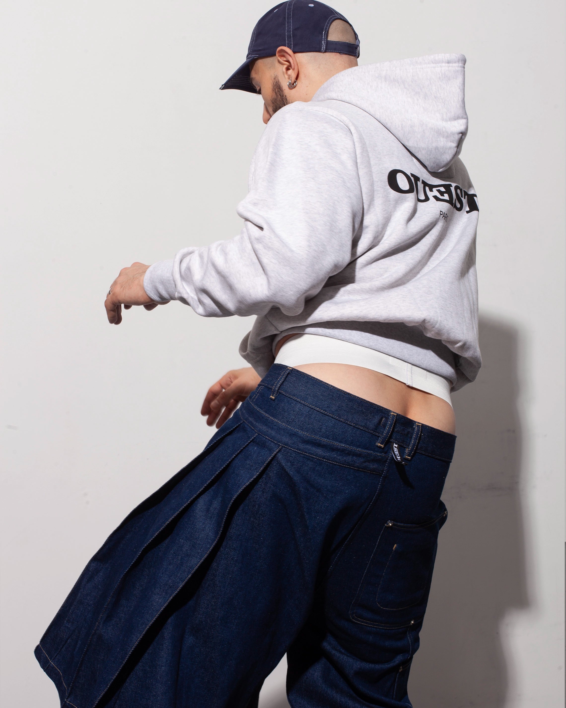 THE LOGO HOODIE IN HEATHER GREY BRUSHED FLEECE