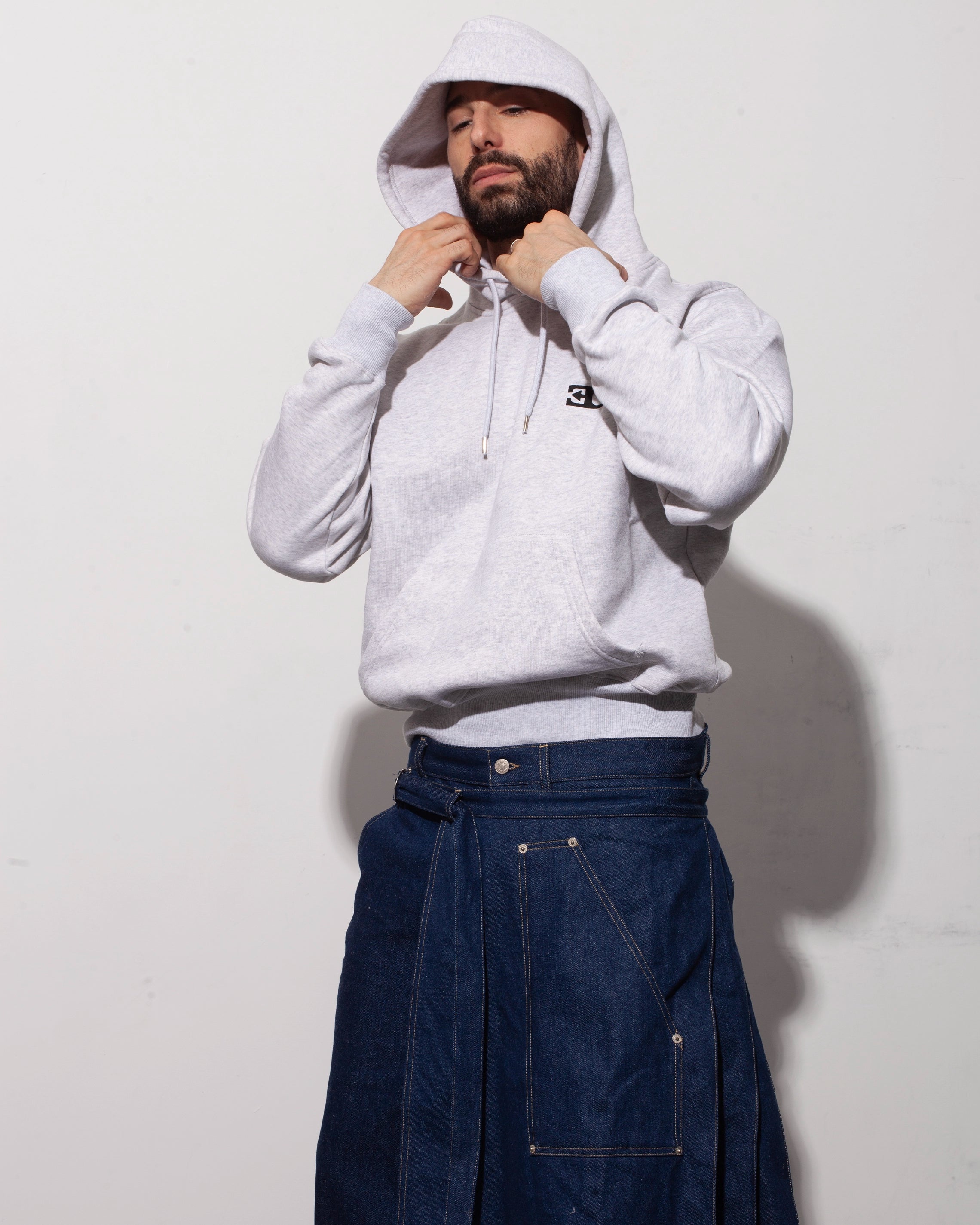 THE LOGO HOODIE IN HEATHER GREY BRUSHED FLEECE