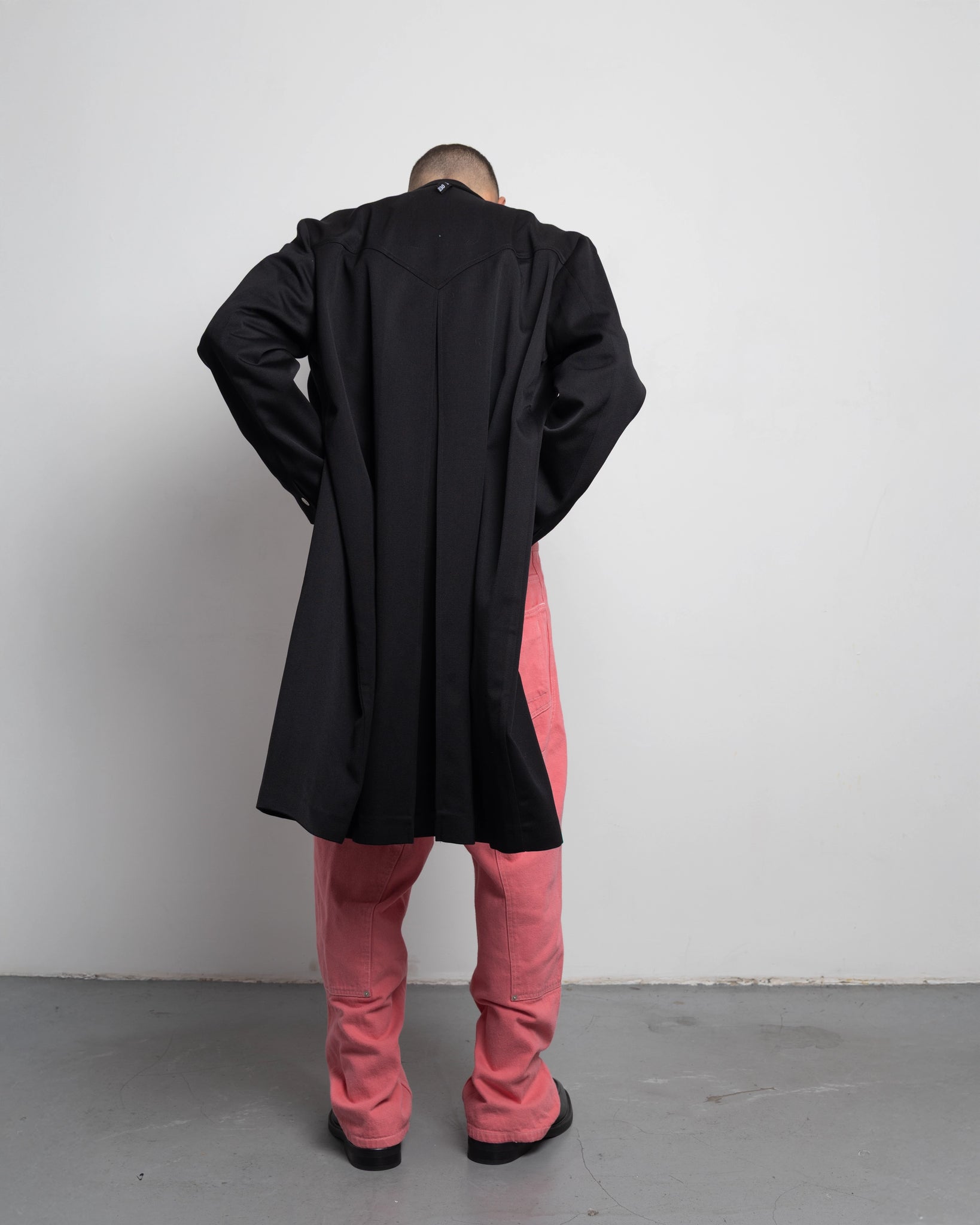THE WESTERN COAT IN UPCYCLED BLACK WOOL TWILL