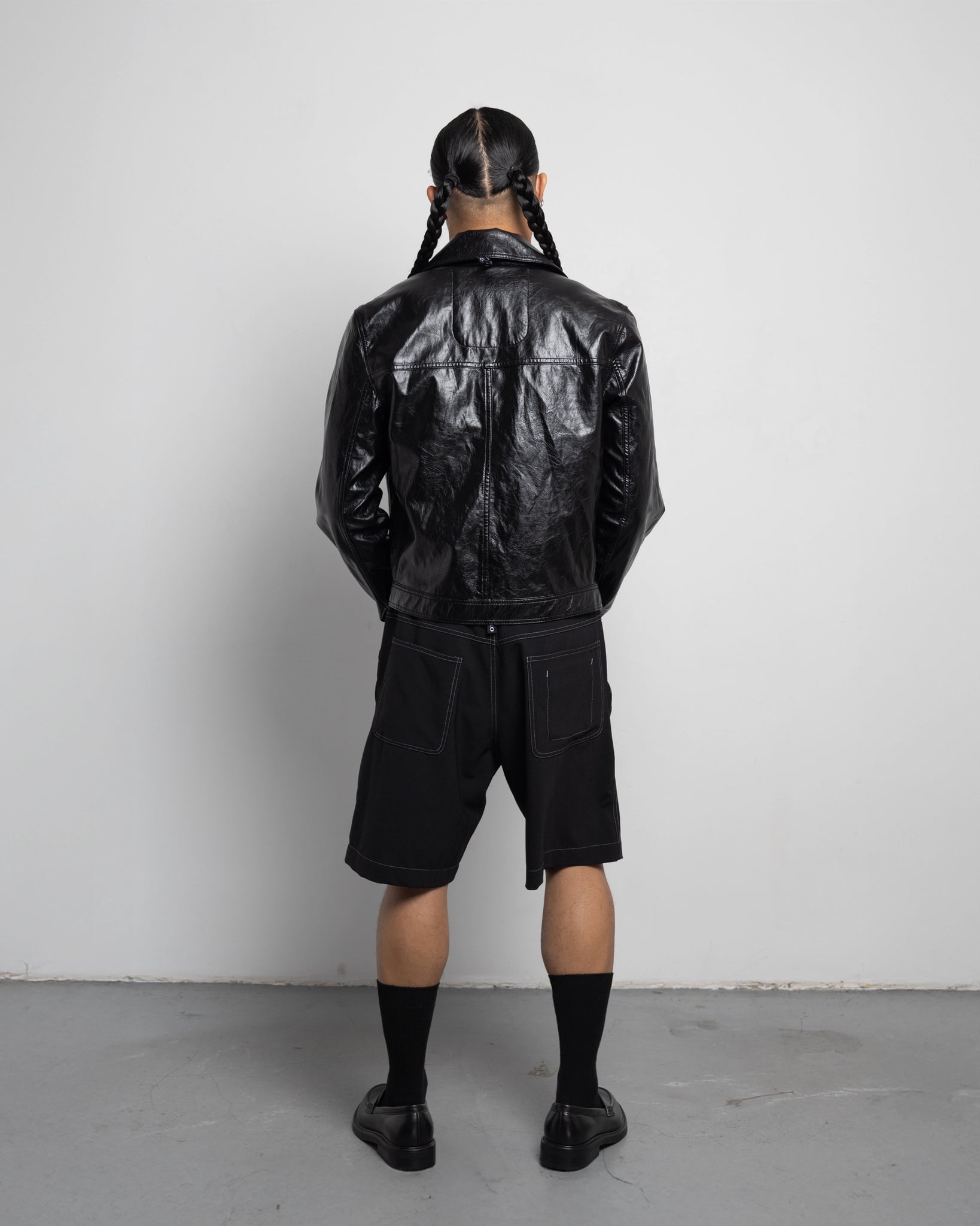 THE TRUCKER JACKET IN BLACK FAUX LEATHER