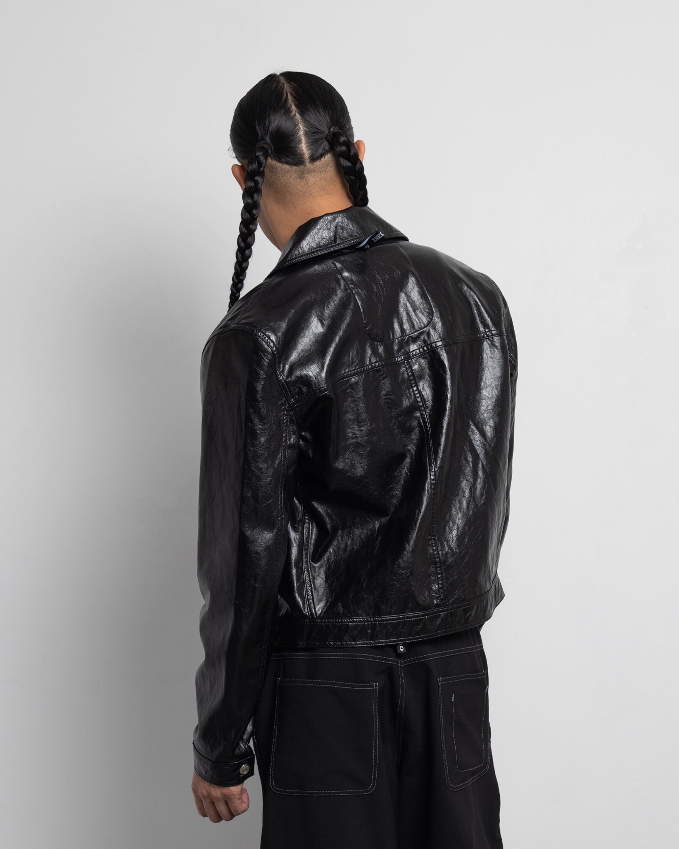 THE TRUCKER JACKET IN BLACK FAUX LEATHER