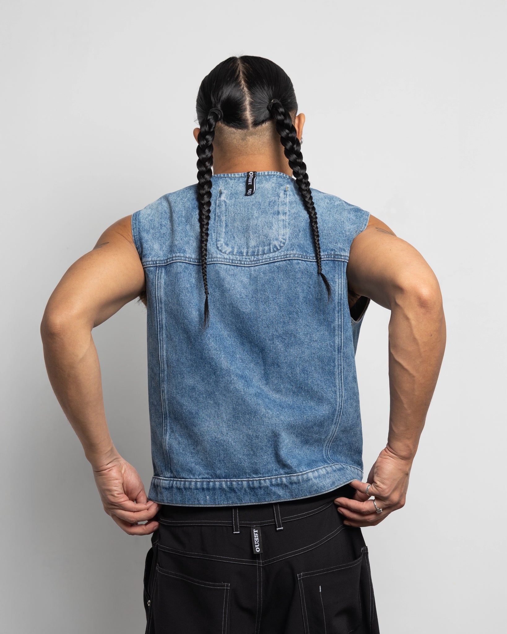 THE SLEEVELESS JACKET IN LIGHT FADED INDIGO DENIM