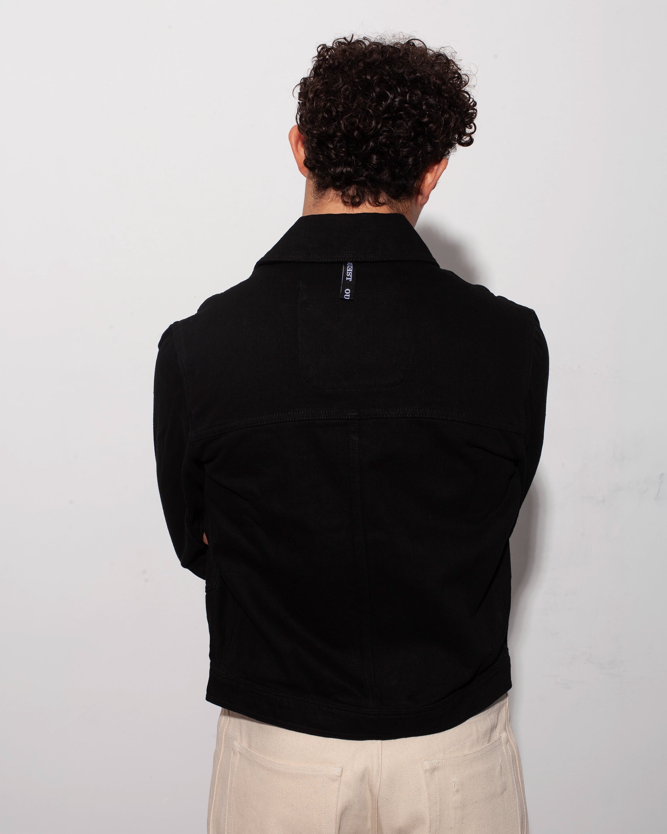 THE TRUCKER JACKET IN BLACK DENIM