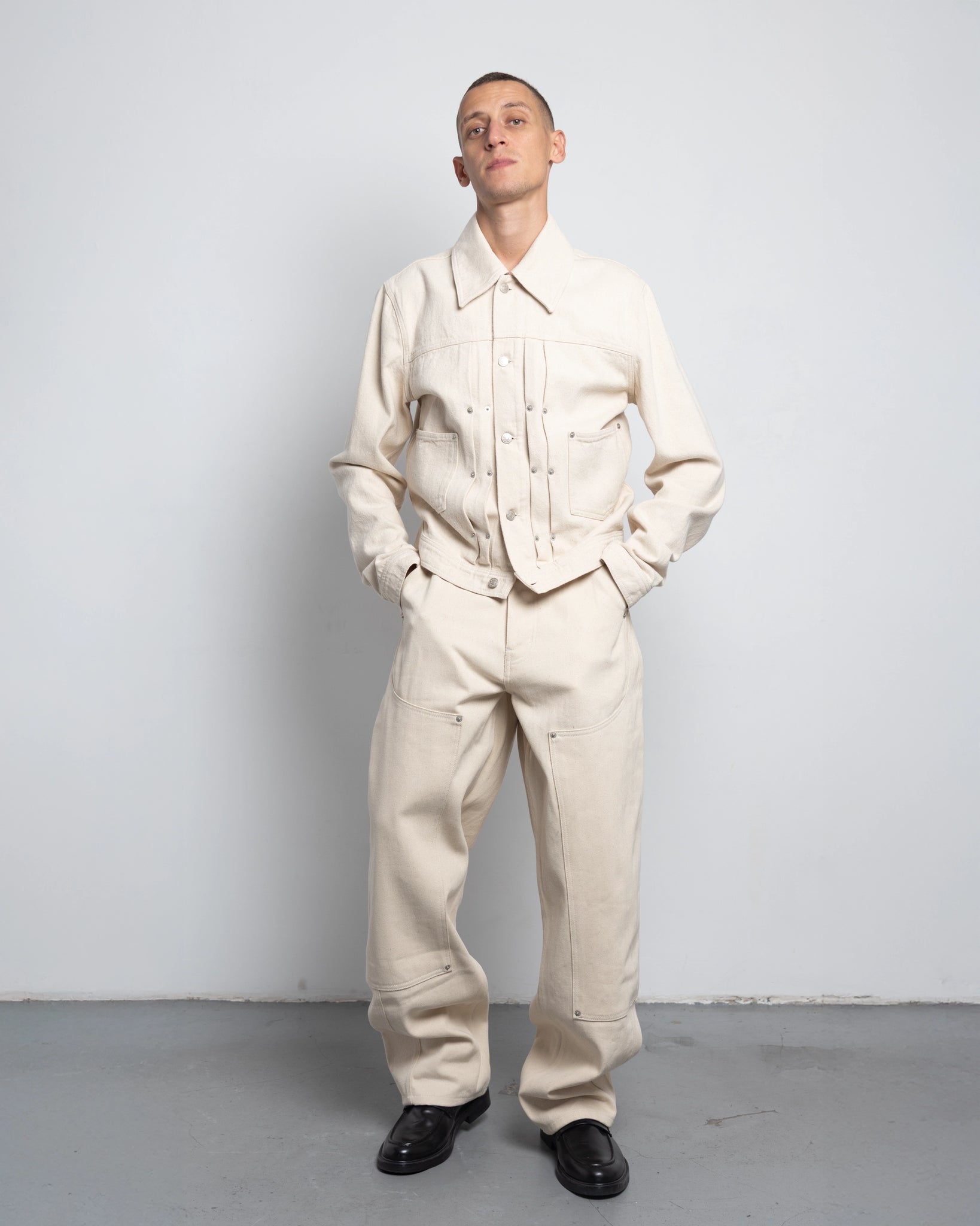 THE TRUCKER JACKET IN OFF-WHITE DENIM