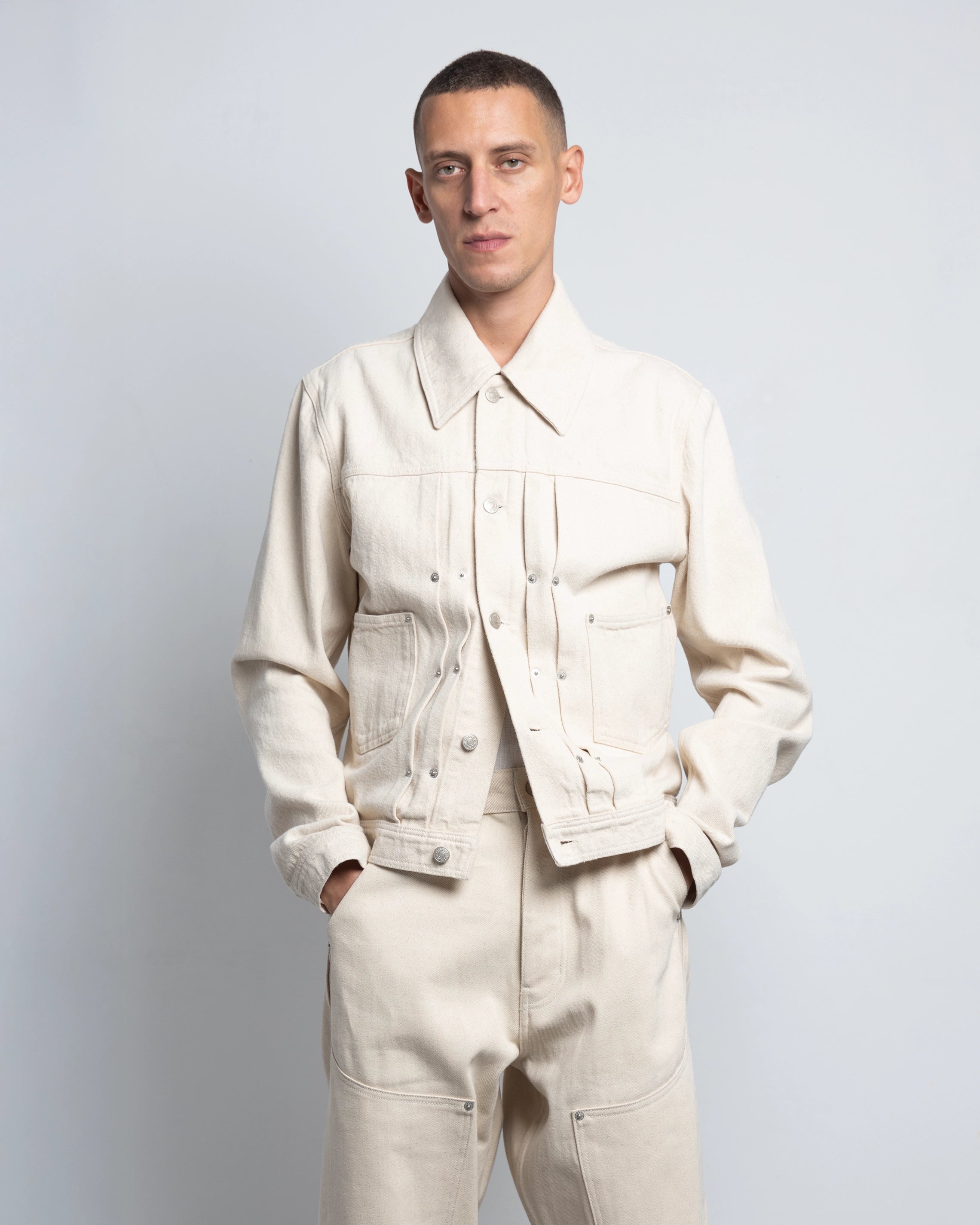 THE TRUCKER JACKET IN OFF-WHITE DENIM