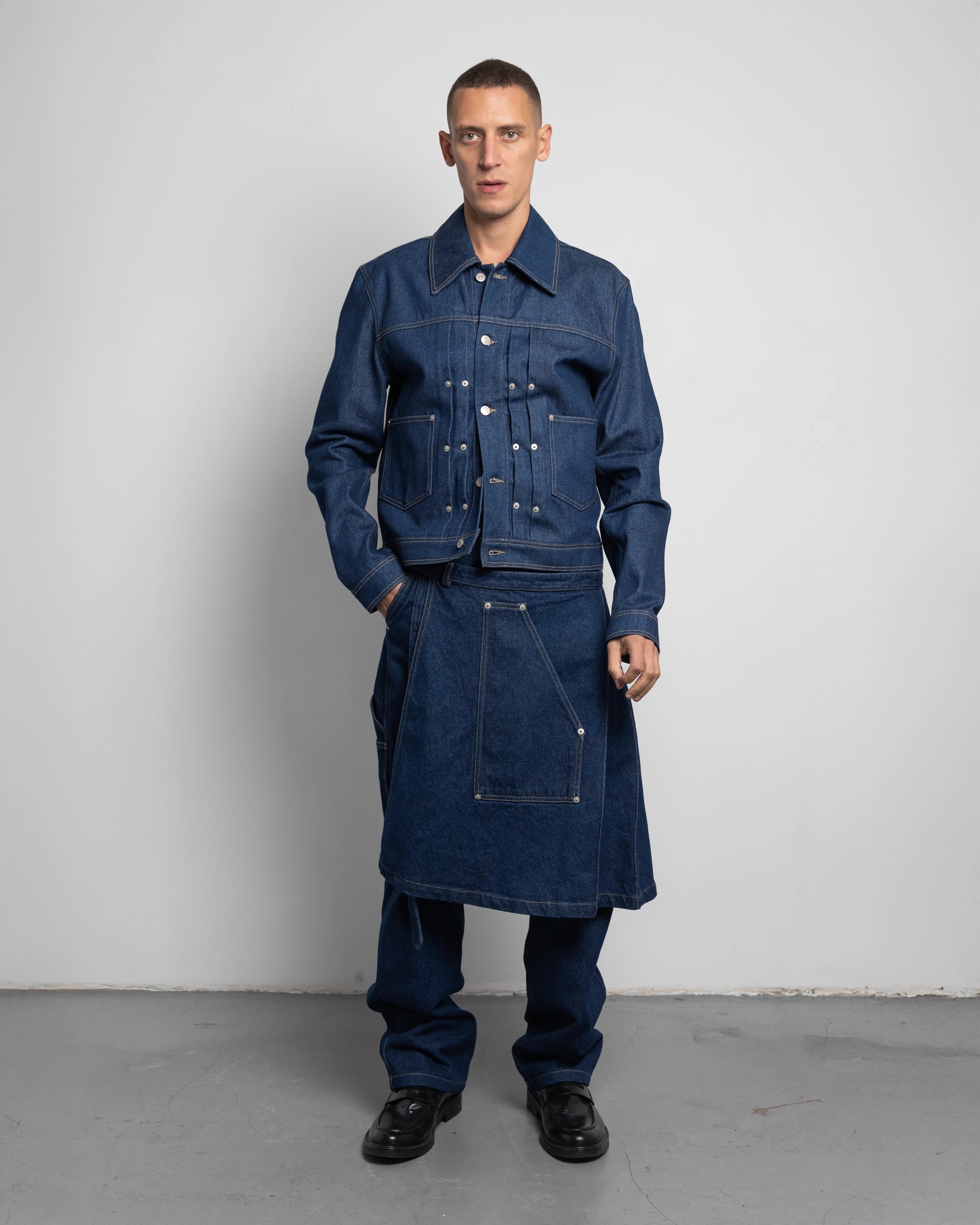 THE DENIM TRUCKER JACKET IN RECYCLED INDIGO DENIM