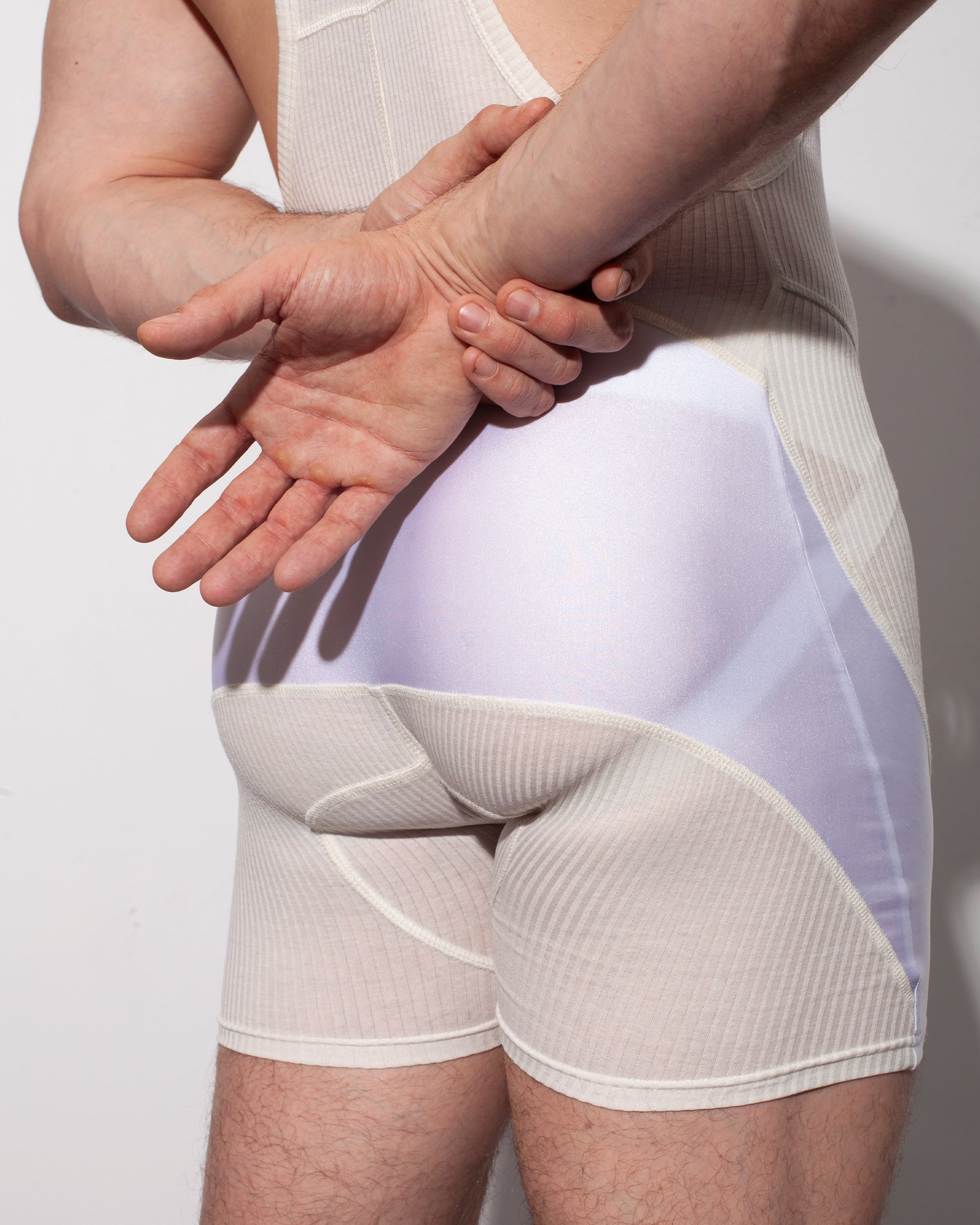 THE CYCLIST IN WHITE RIB