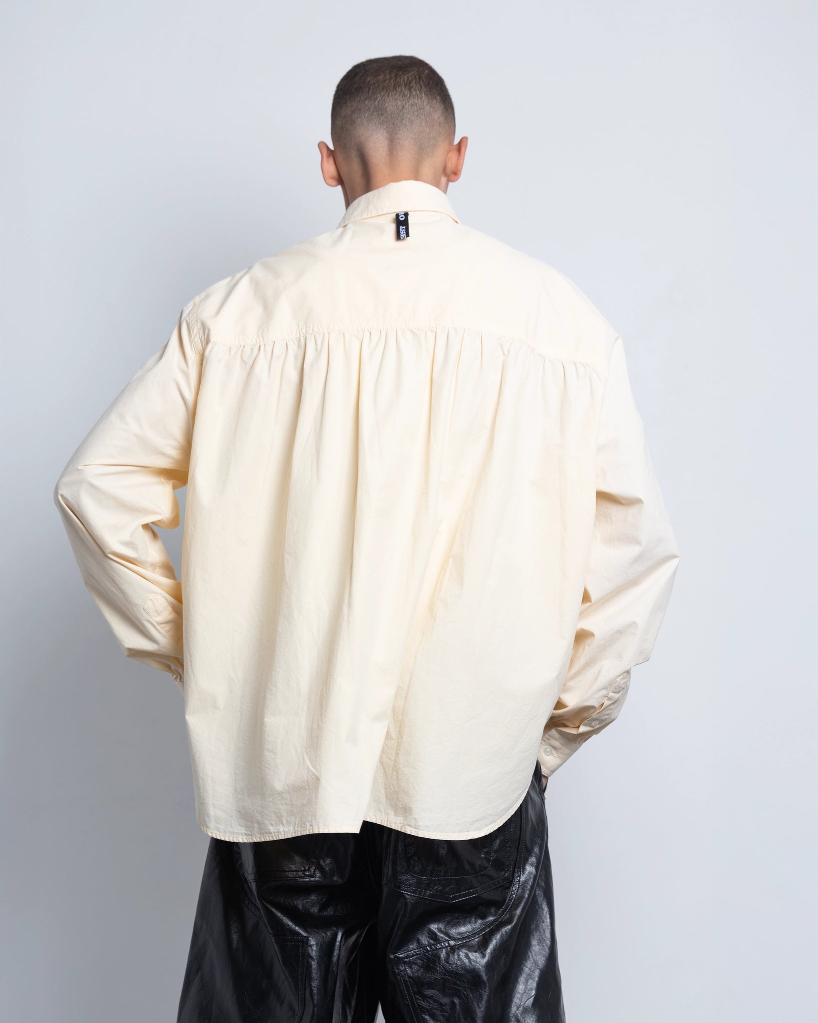 THE CLASSIC SHIRT IN OFF-WHITE OVERDYED COTTON