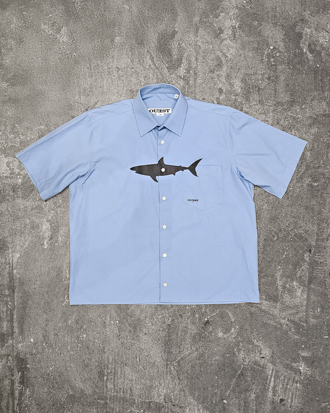 THE SHARK SHORT SLEEVE SHIRT IN LIGHT BLUE COTTON POPLIN