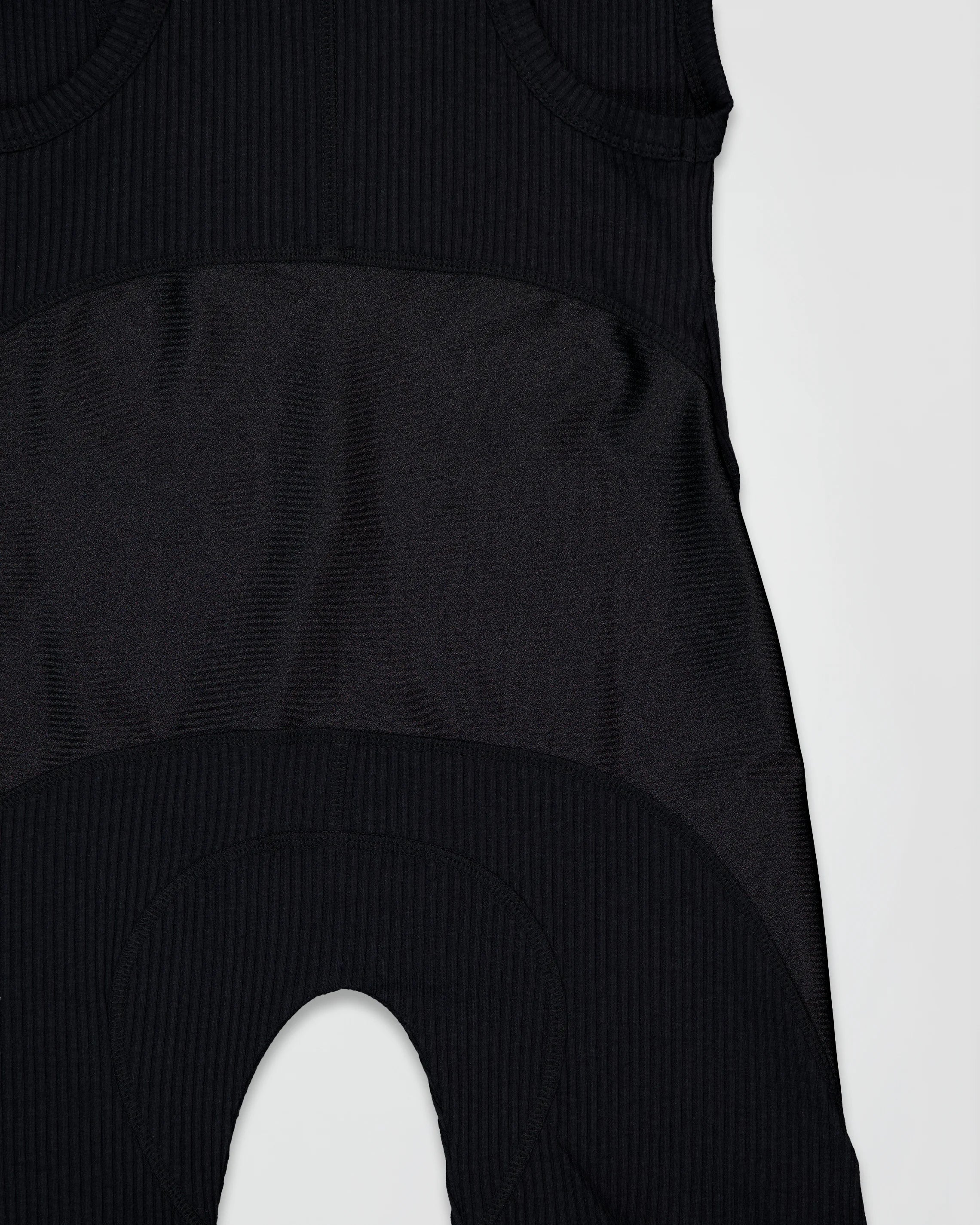 THE CYCLIST IN BLACK RIB