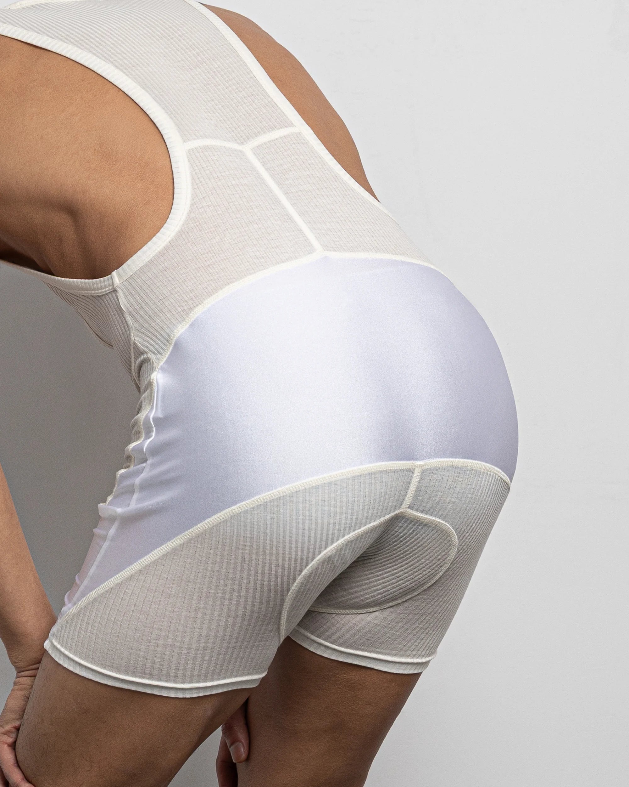 THE CYCLIST IN WHITE RIB