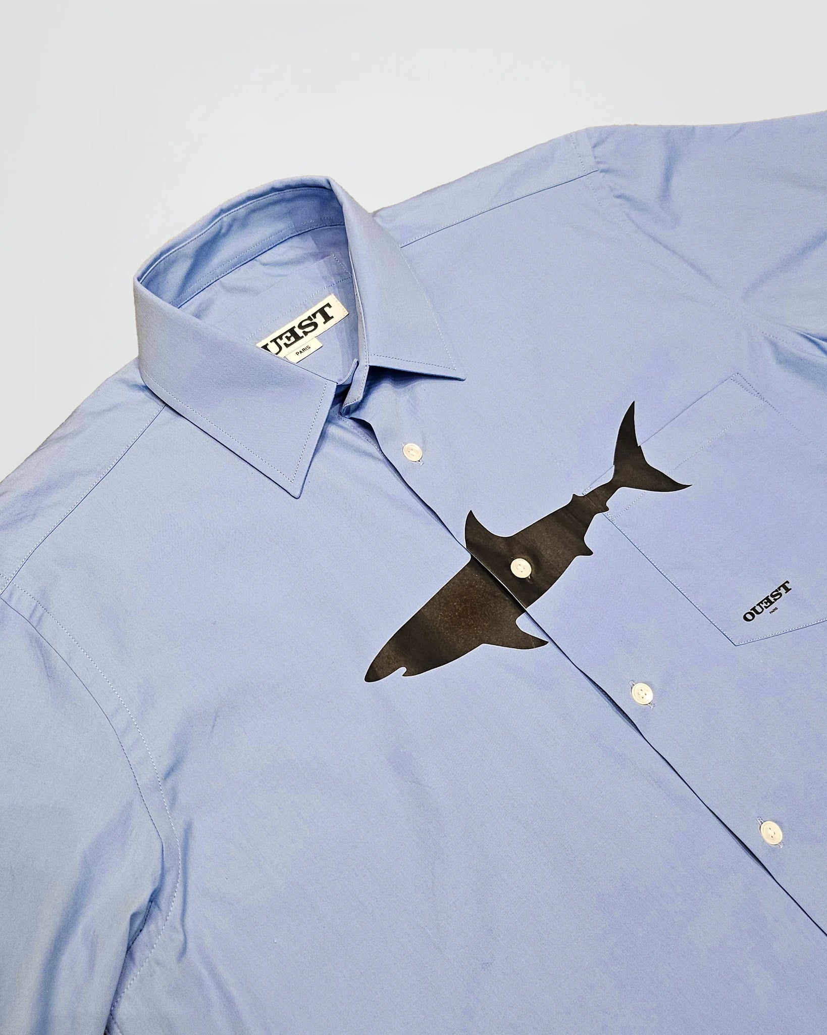 THE SHARK SHORT SLEEVE SHIRT IN LIGHT BLUE COTTON POPLIN