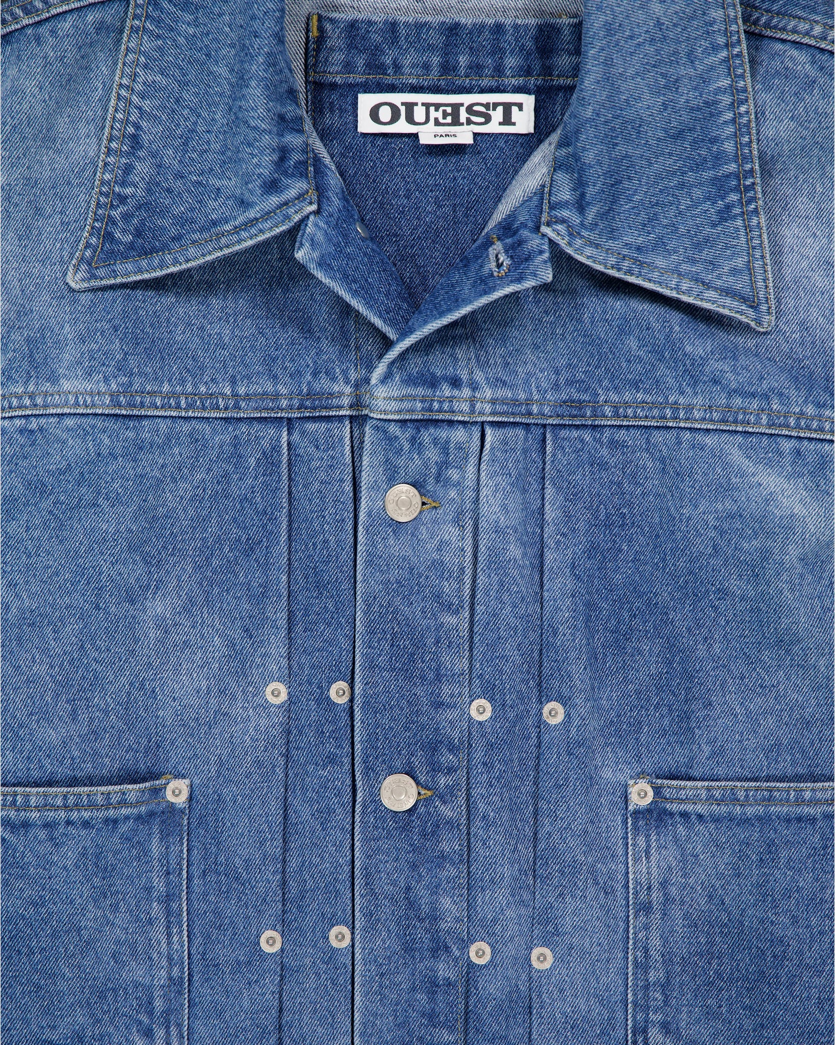 THE TRUCKER JACKET IN LIGHT FADED INDIGO DENIM
