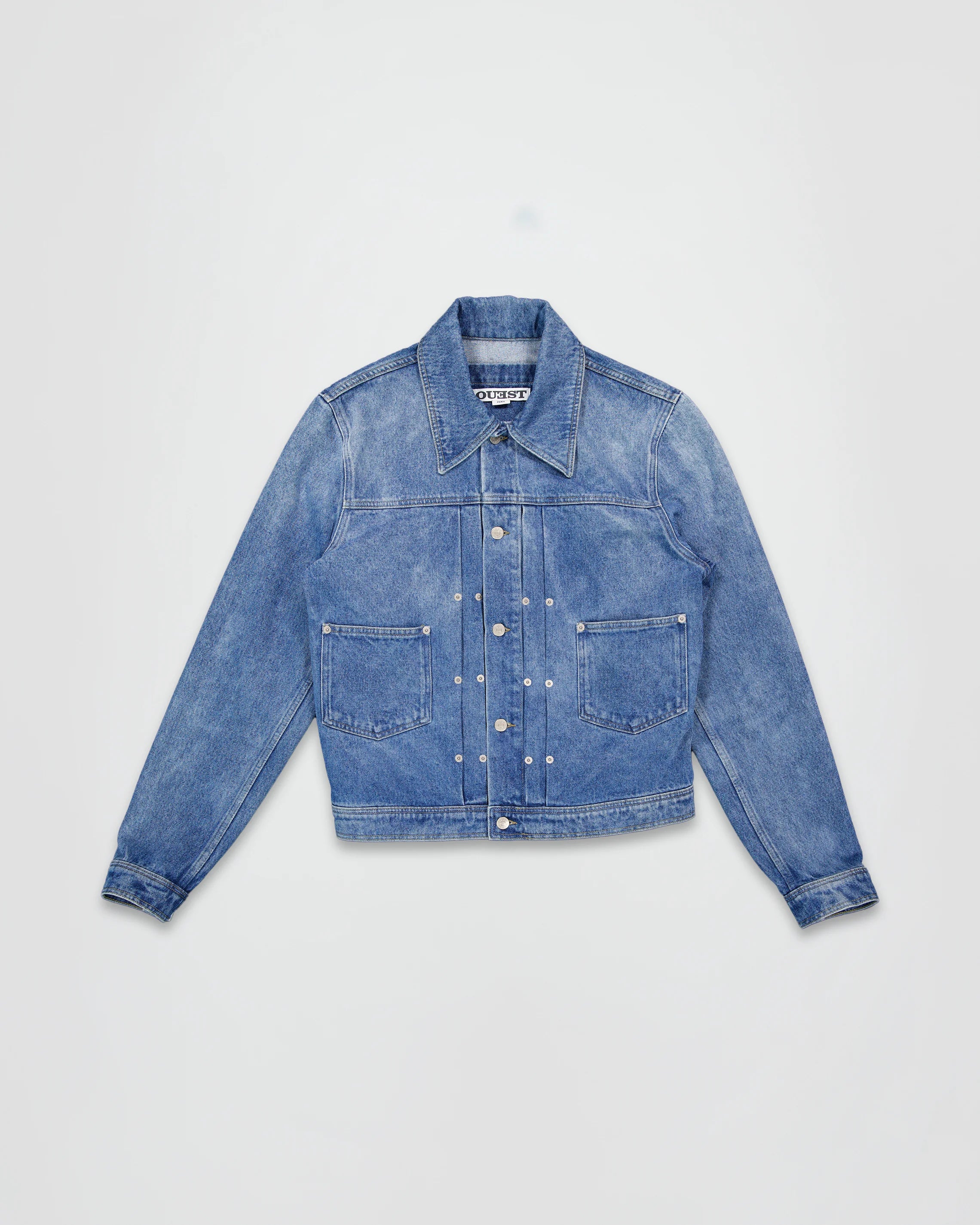 THE TRUCKER JACKET IN LIGHT FADED INDIGO DENIM