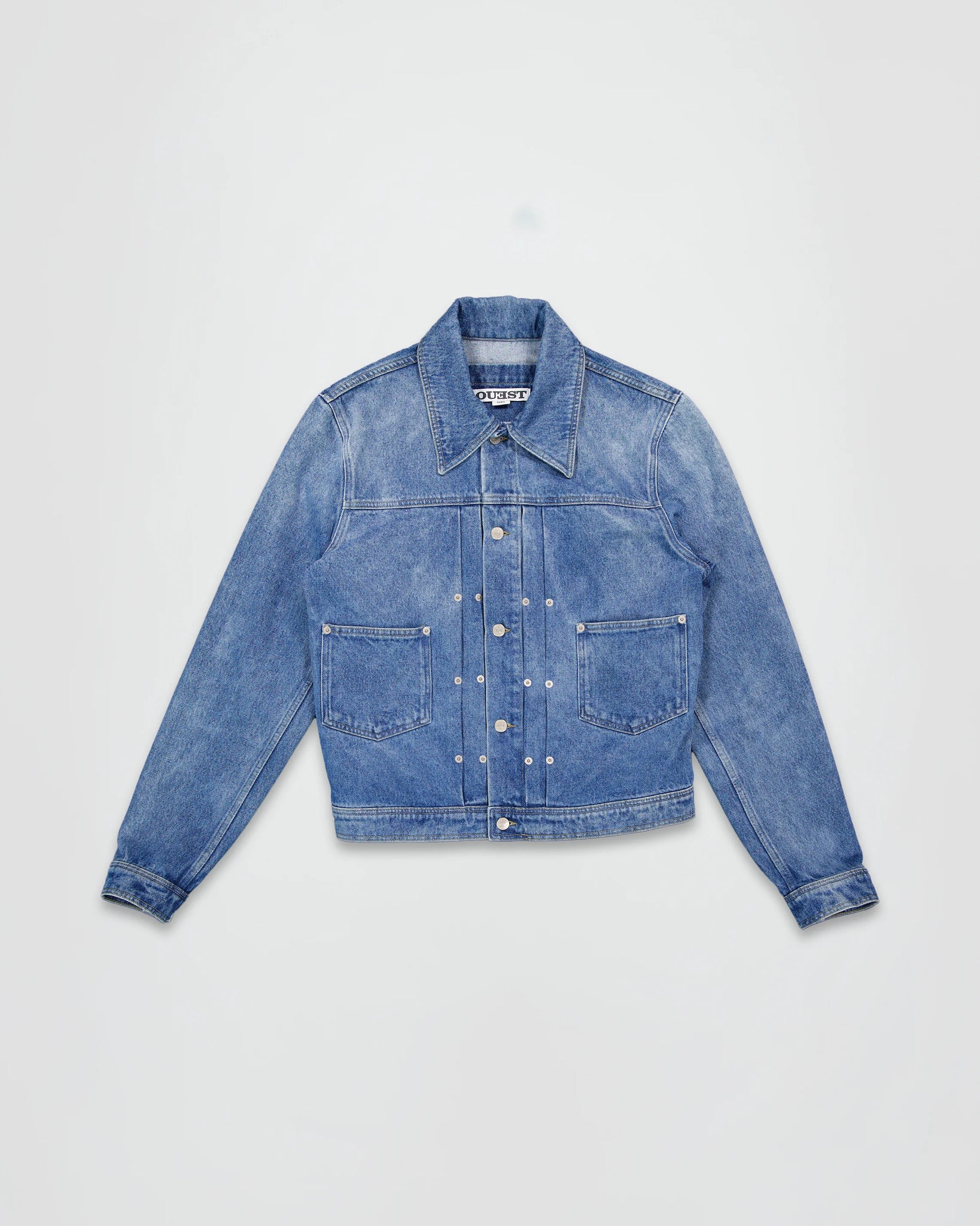 THE TRUCKER JACKET IN LIGHT FADED INDIGO DENIM