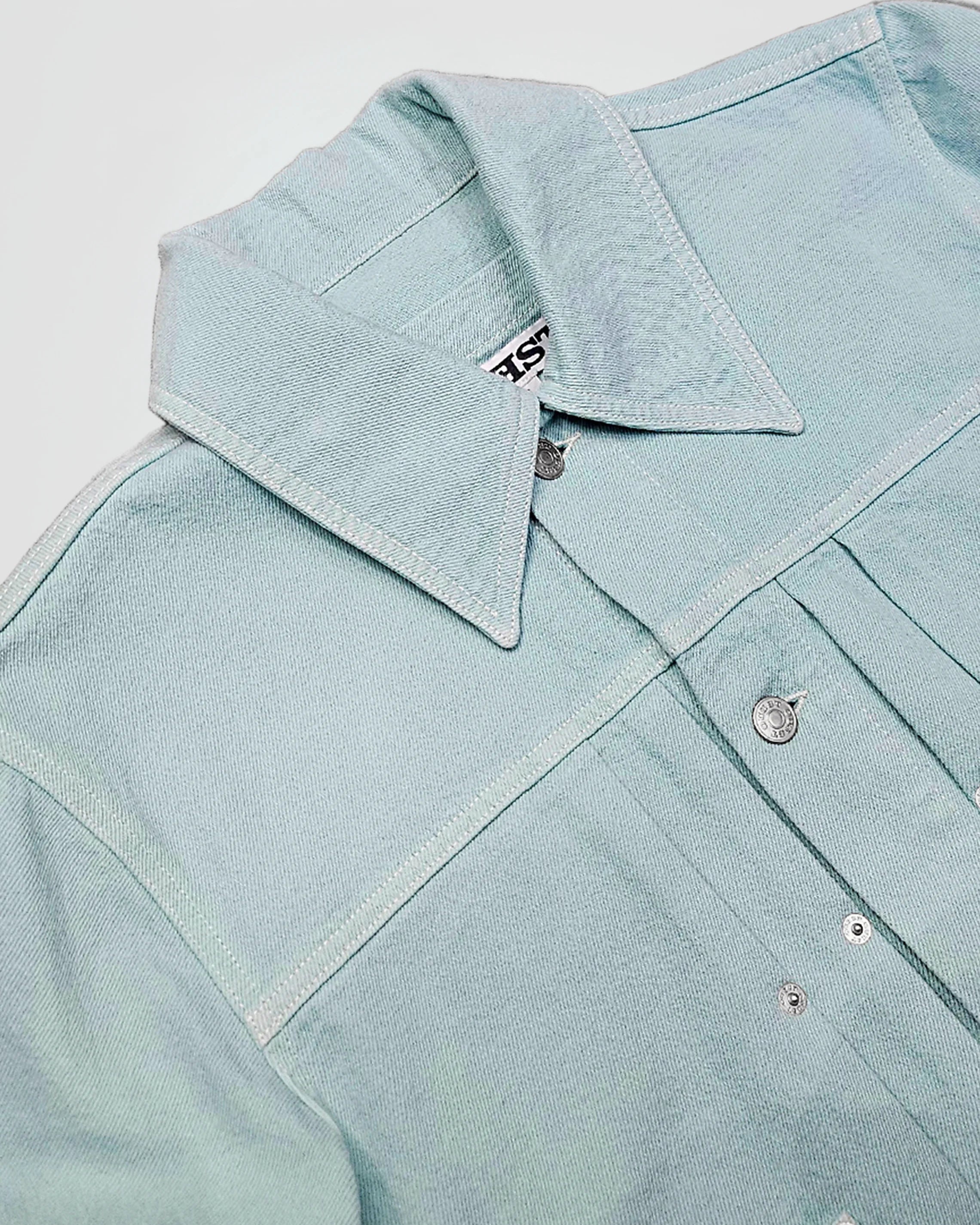 THE TRUCKER JACKET IN TURQUOISE DENIM