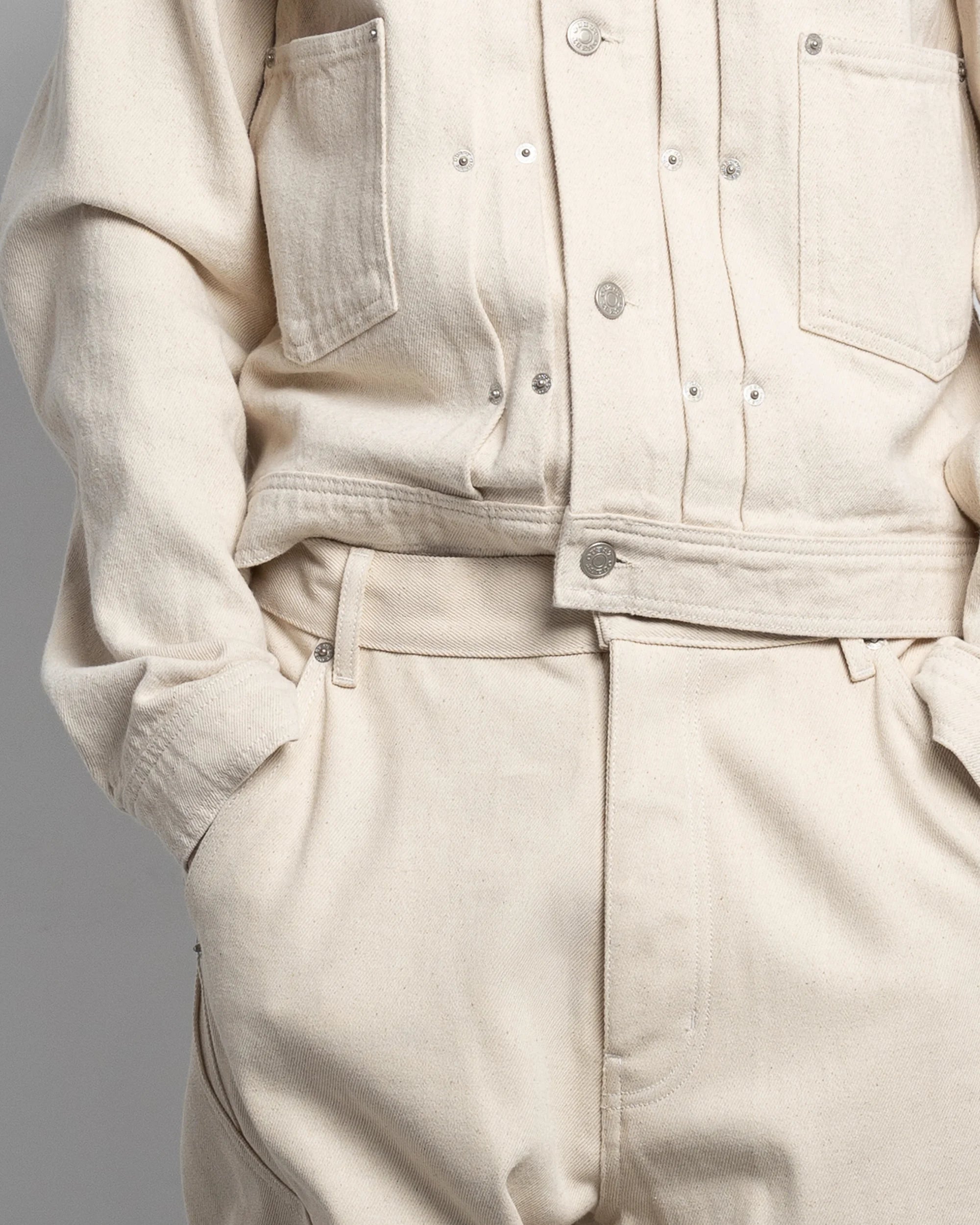 THE TRUCKER JACKET IN OFF-WHITE DENIM