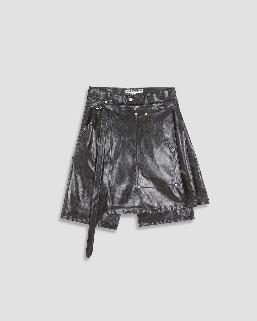 THE APRON SHORTS IN BLACK FAUX LEATHER