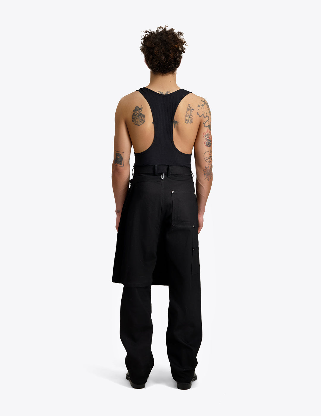 THE APRON PANTS IN BLACK DENIM