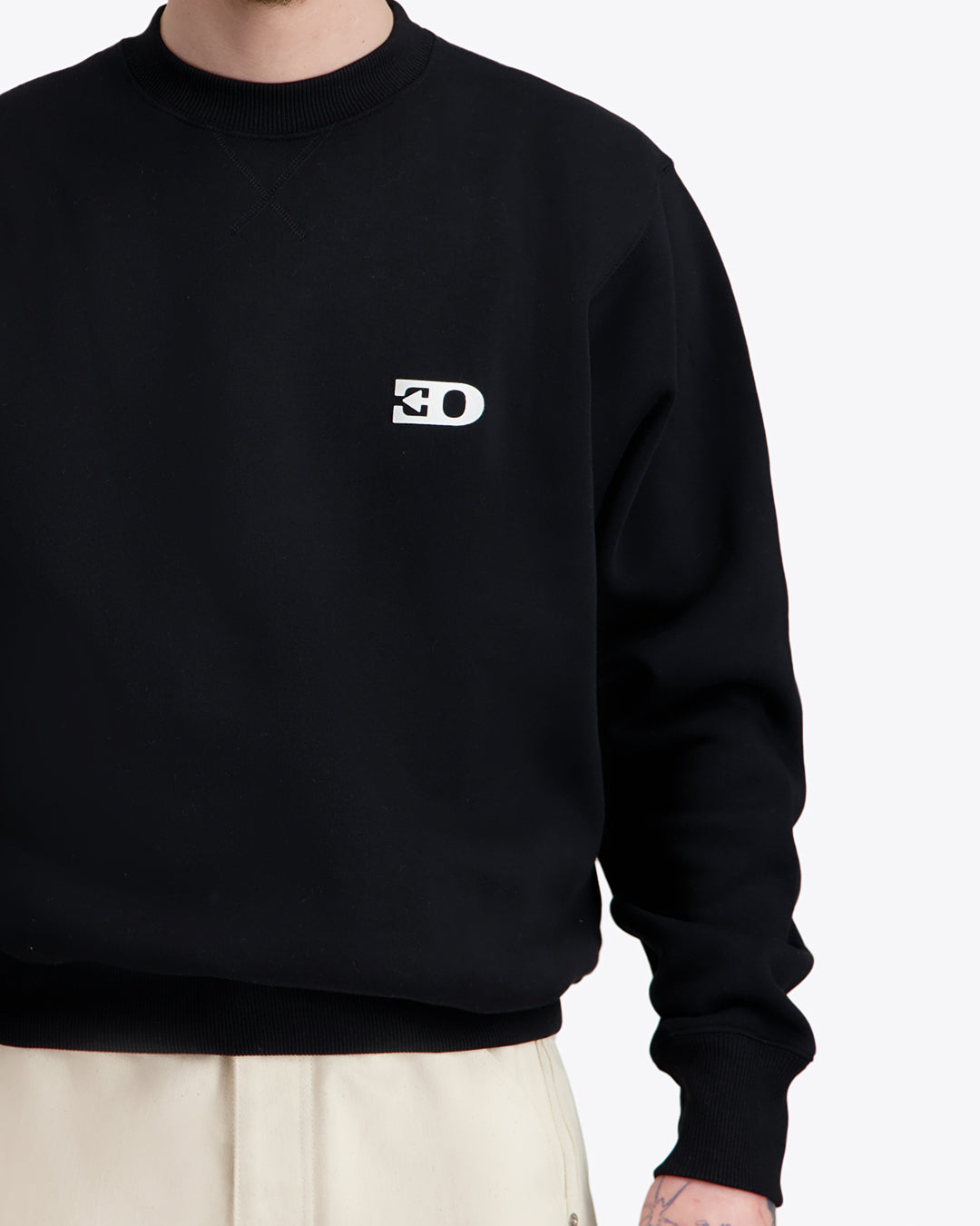 THE LOGO CREWNECK IN BLACK BRUSHED FLEECE