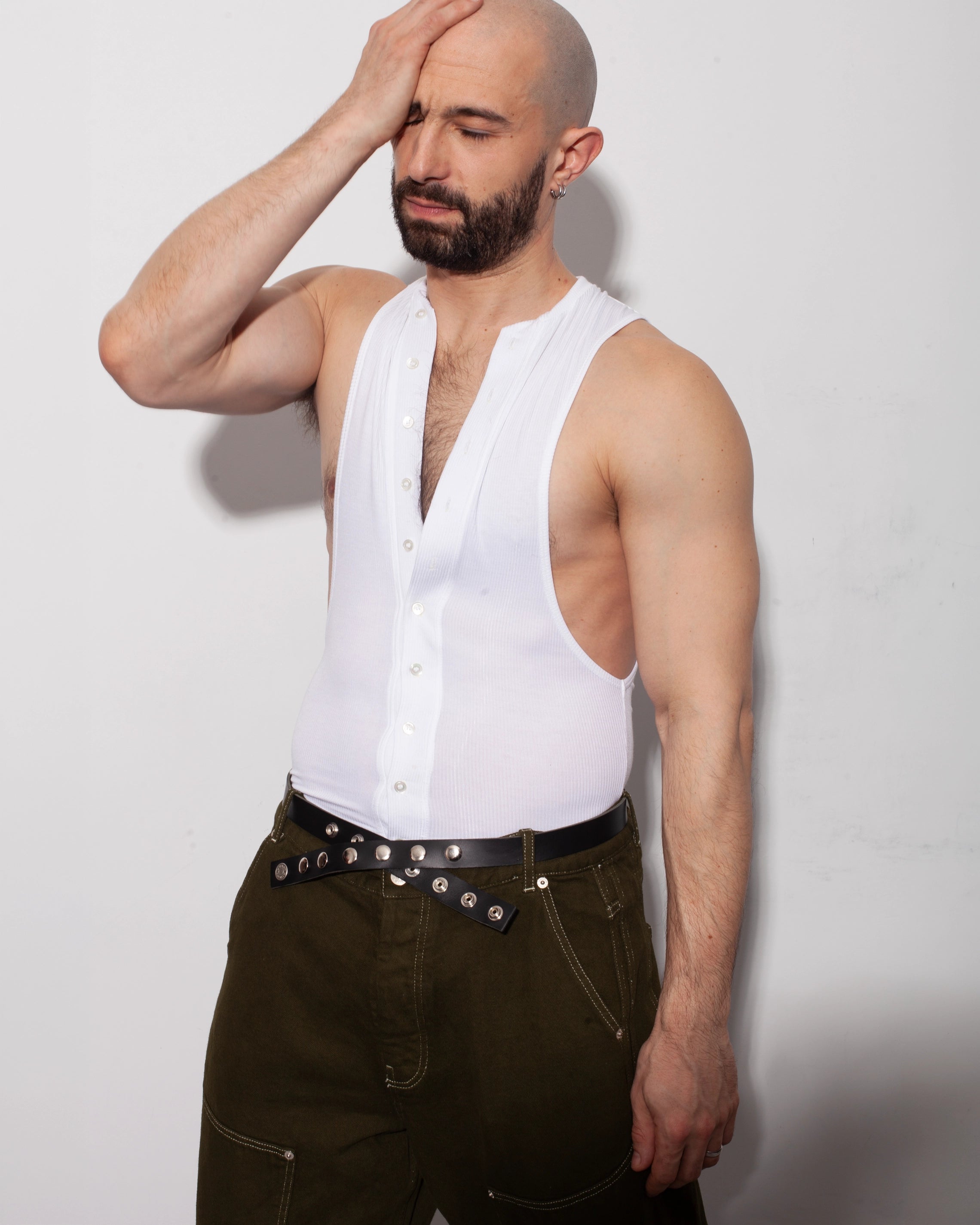 THE RIBBED BUTTONED SINGLET