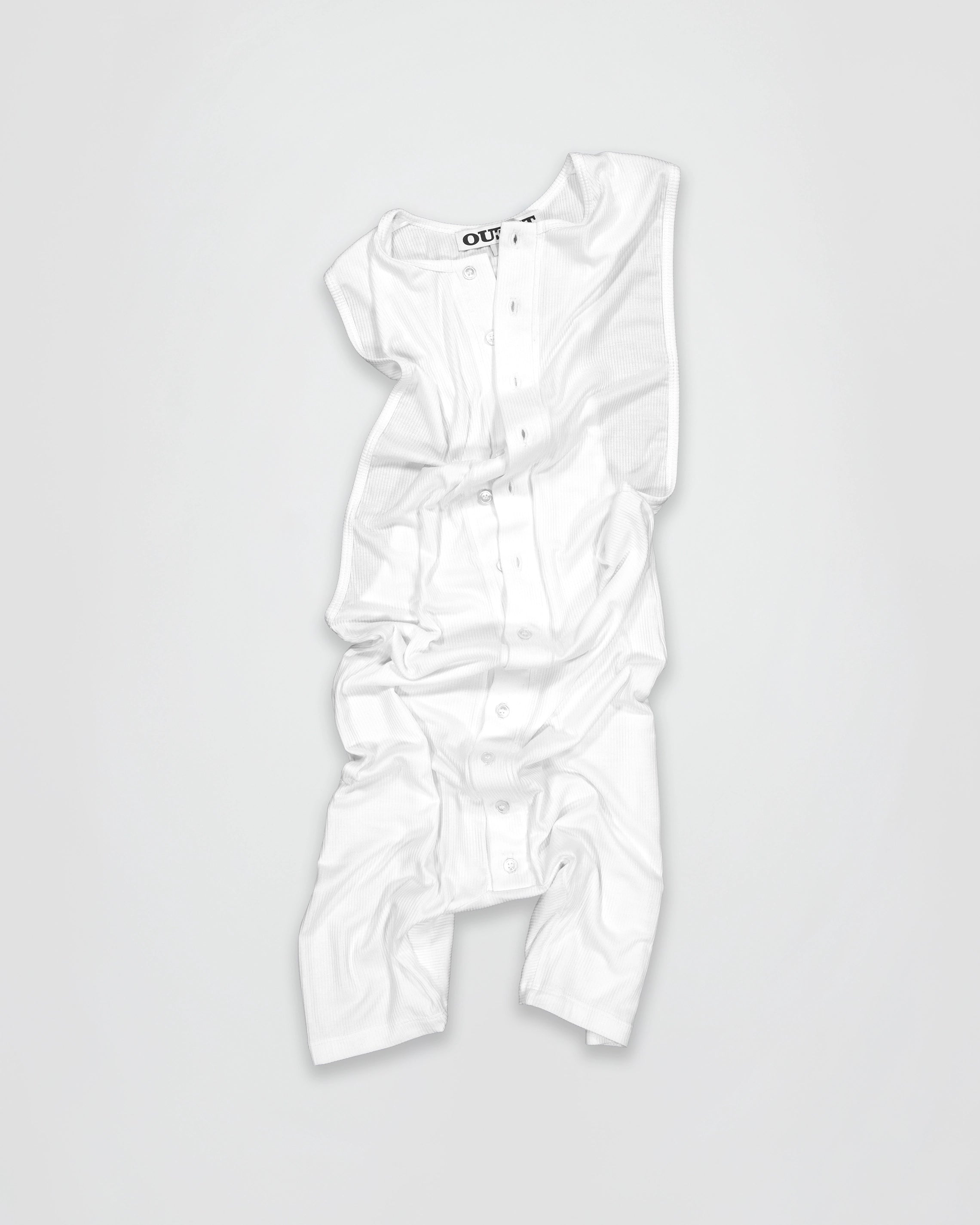 THE RIBBED BUTTONED SINGLET