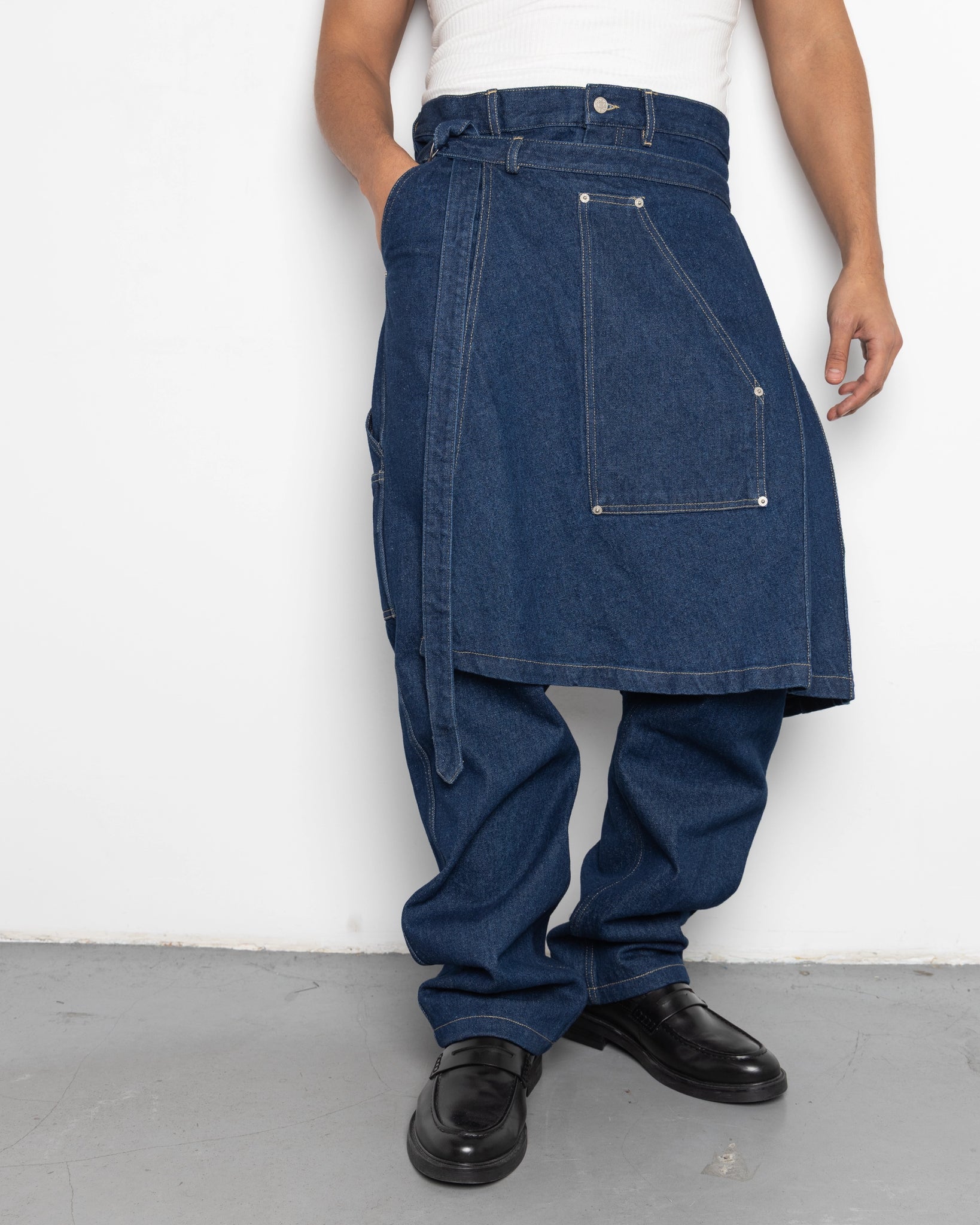 THE APRON PANTS IN INDIGO