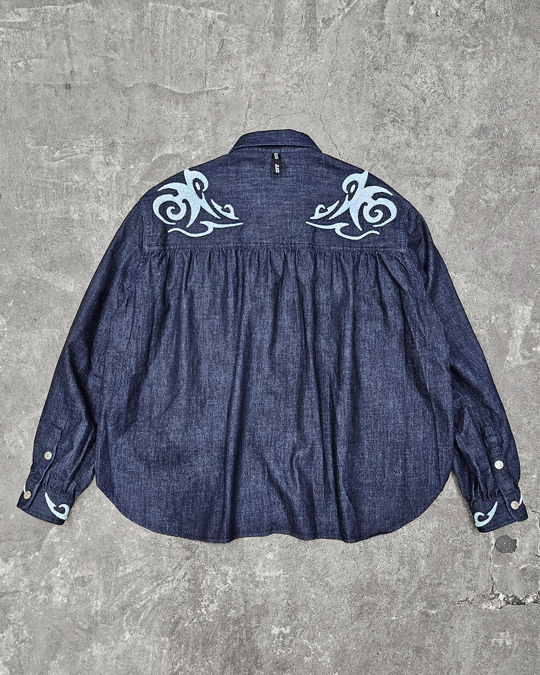 THE EMBROIDERED DENIM SHIRT IN INDIGO LIGHT DENIM