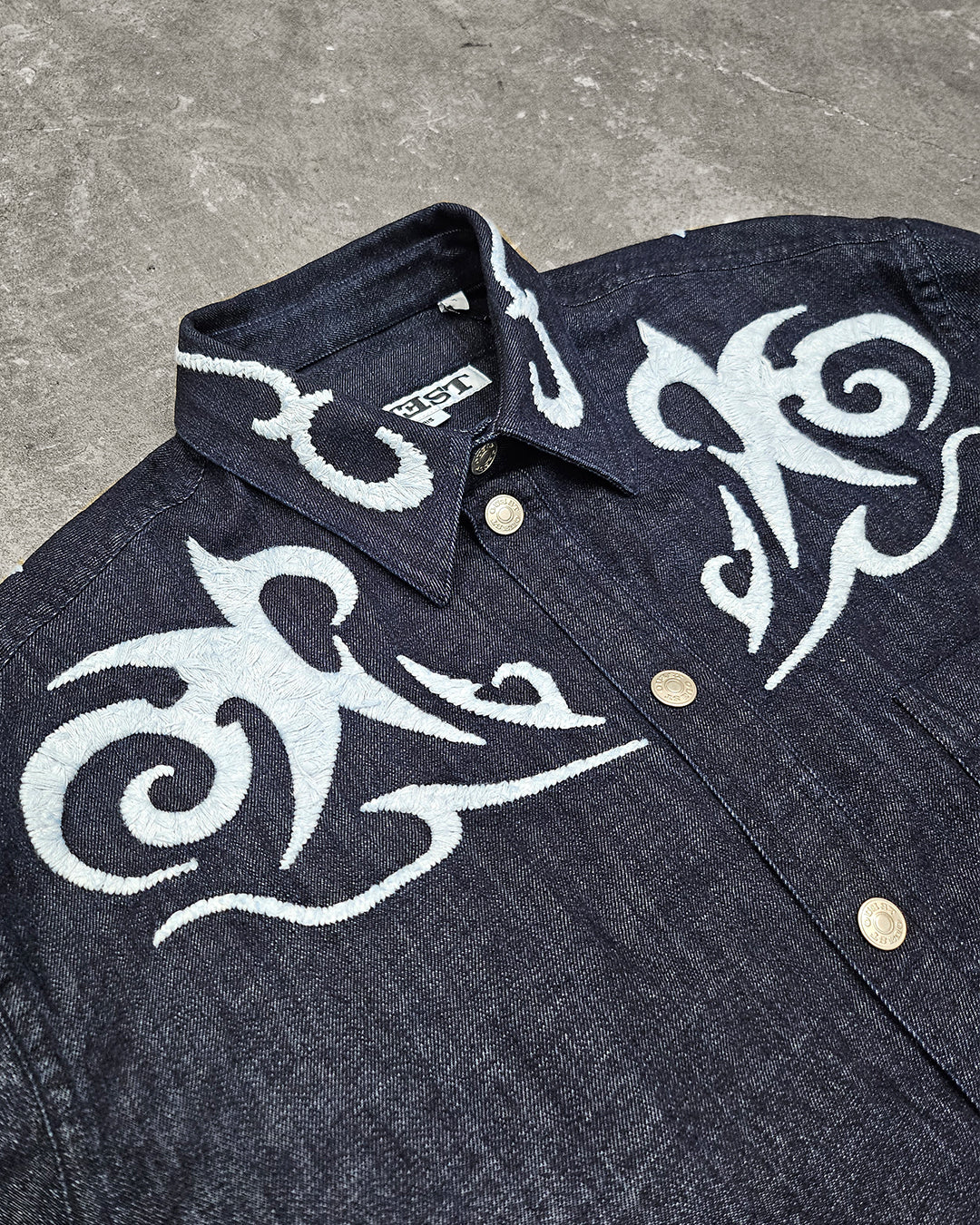 THE EMBROIDERED DENIM SHIRT IN INDIGO LIGHT DENIM
