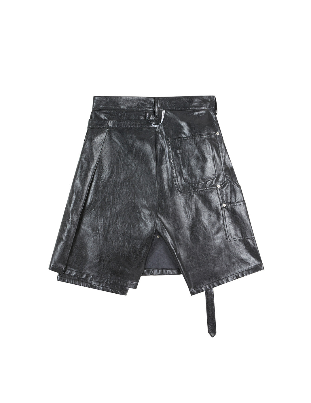 THE APRON SHORTS IN BLACK FAUX LEATHER