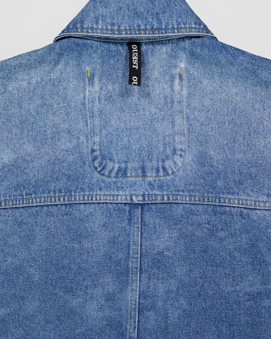 THE TRUCKER JACKET IN LIGHT FADED INDIGO DENIM
