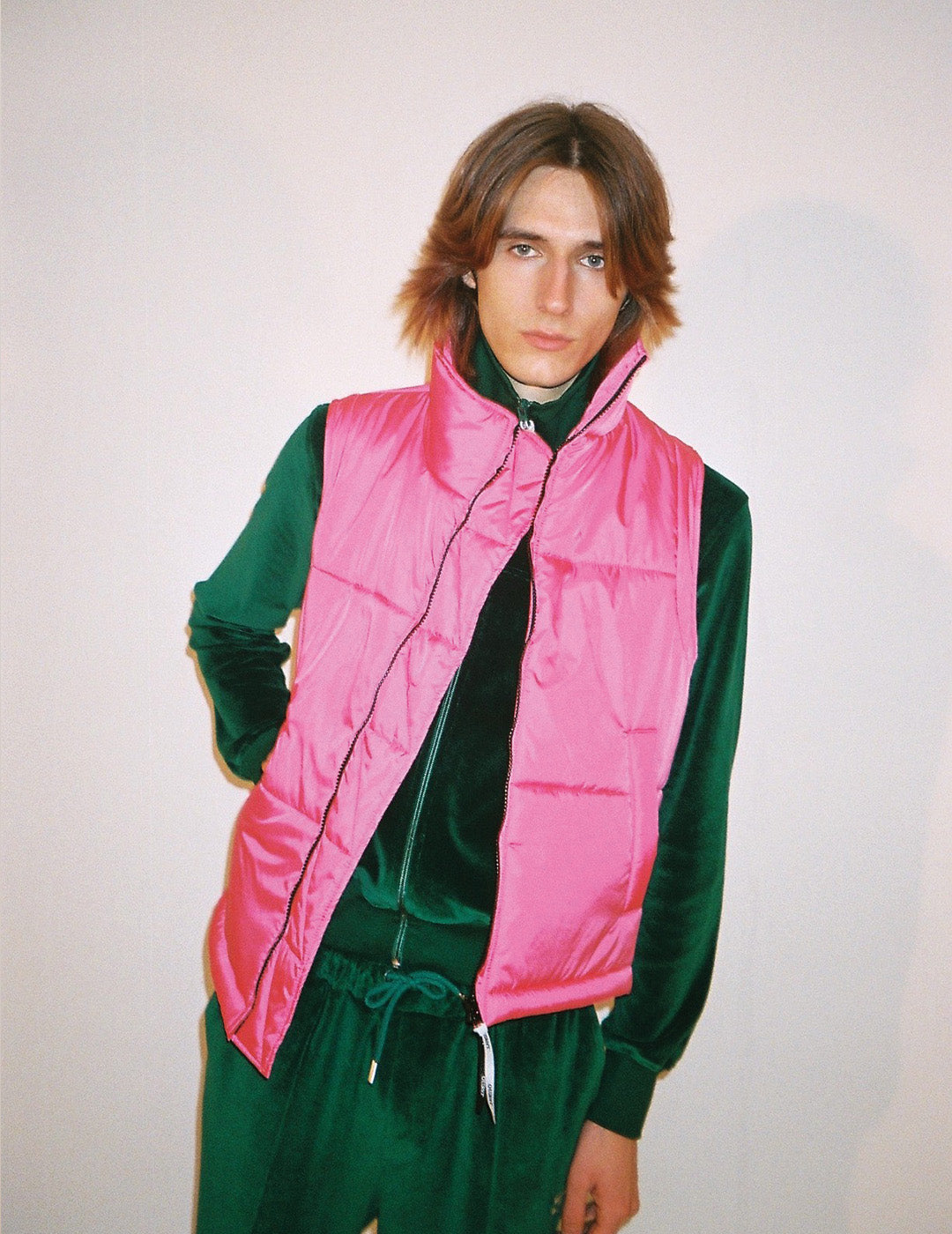 THE SLEEVELESS PUFFER JACKET IN PINK